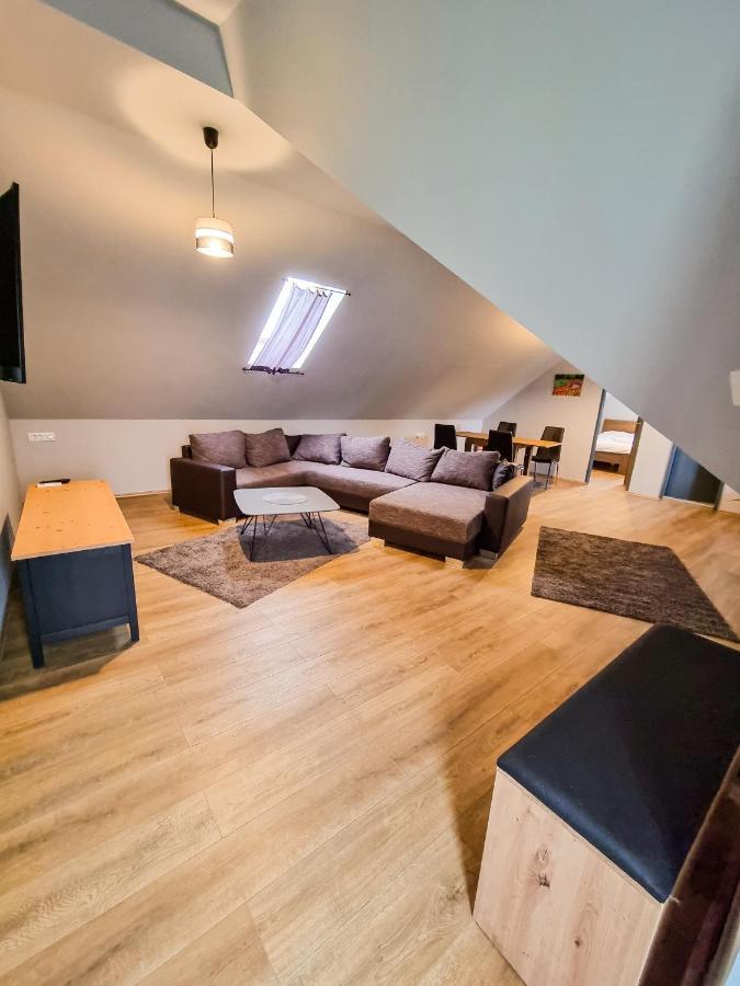 Xxl Rooms Osijek Luaran gambar