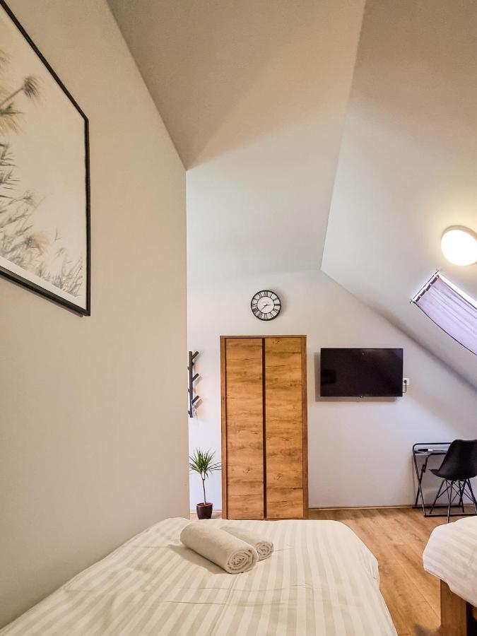 Xxl Rooms Osijek Luaran gambar