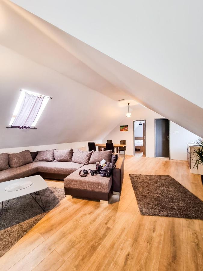 Xxl Rooms Osijek Luaran gambar