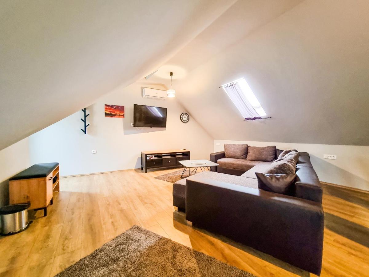 Xxl Rooms Osijek Luaran gambar