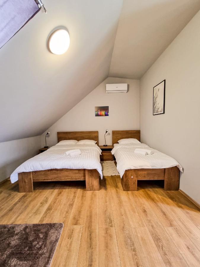 Xxl Rooms Osijek Luaran gambar
