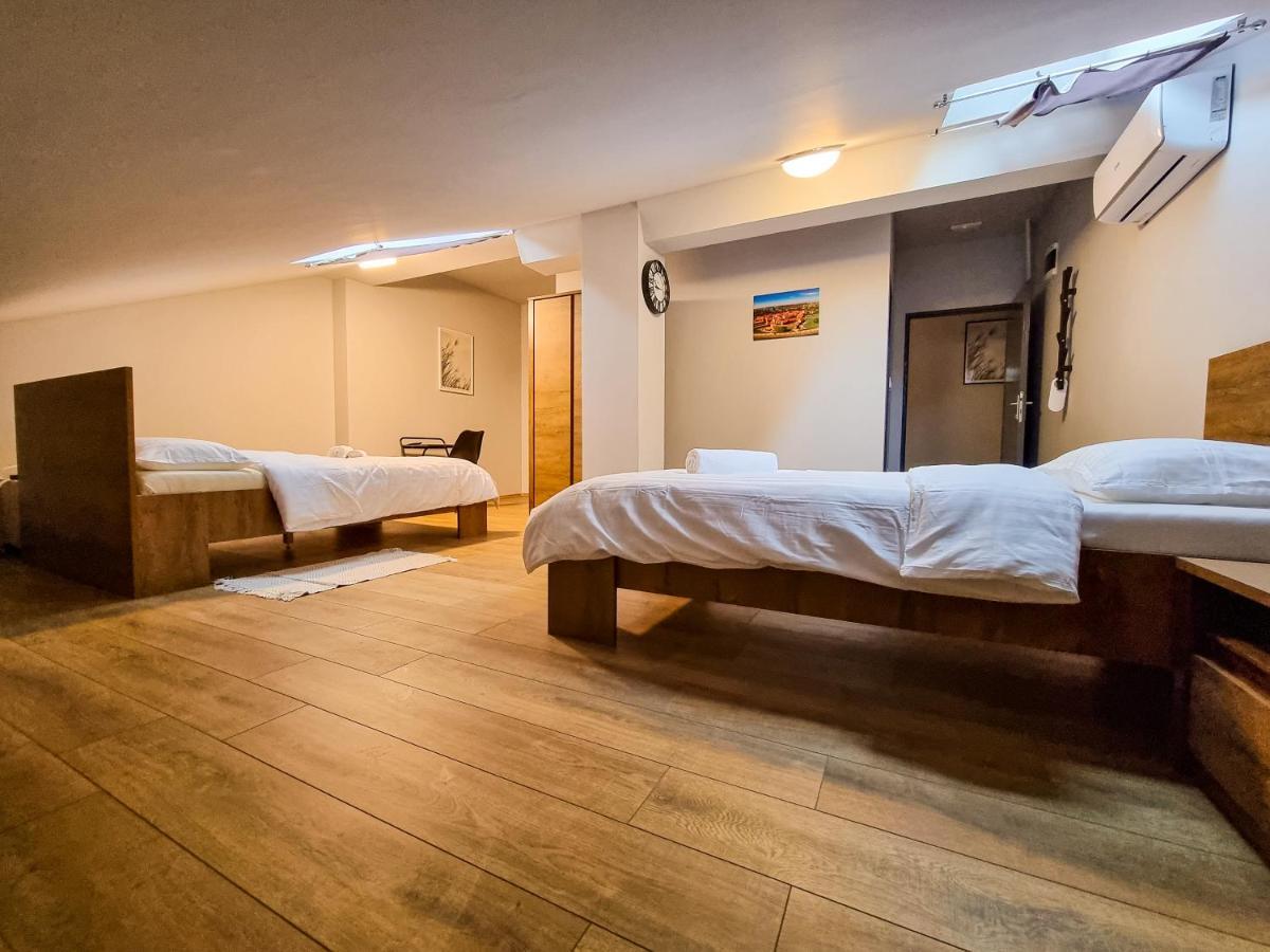 Xxl Rooms Osijek Luaran gambar