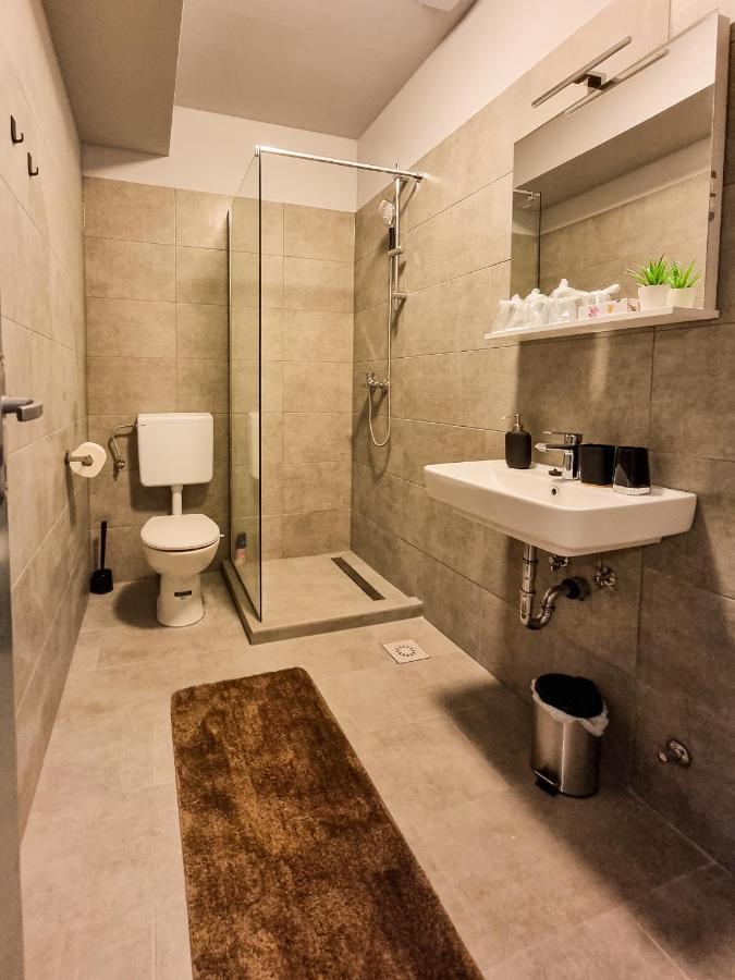 Xxl Rooms Osijek Luaran gambar
