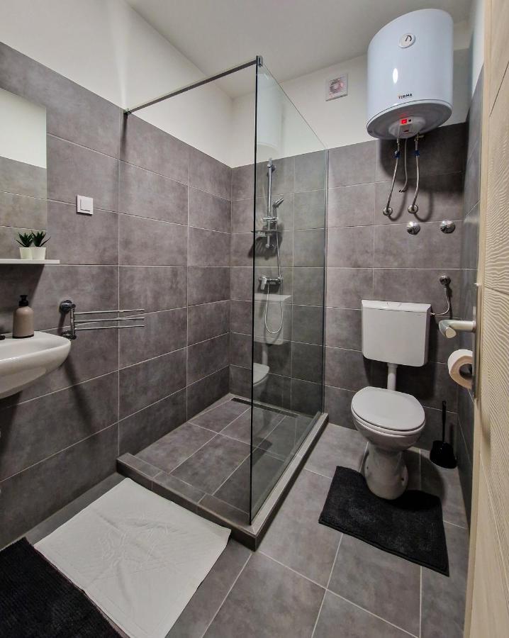 Xxl Rooms Osijek Luaran gambar