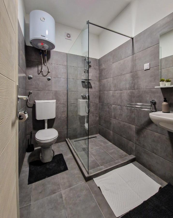 Xxl Rooms Osijek Luaran gambar