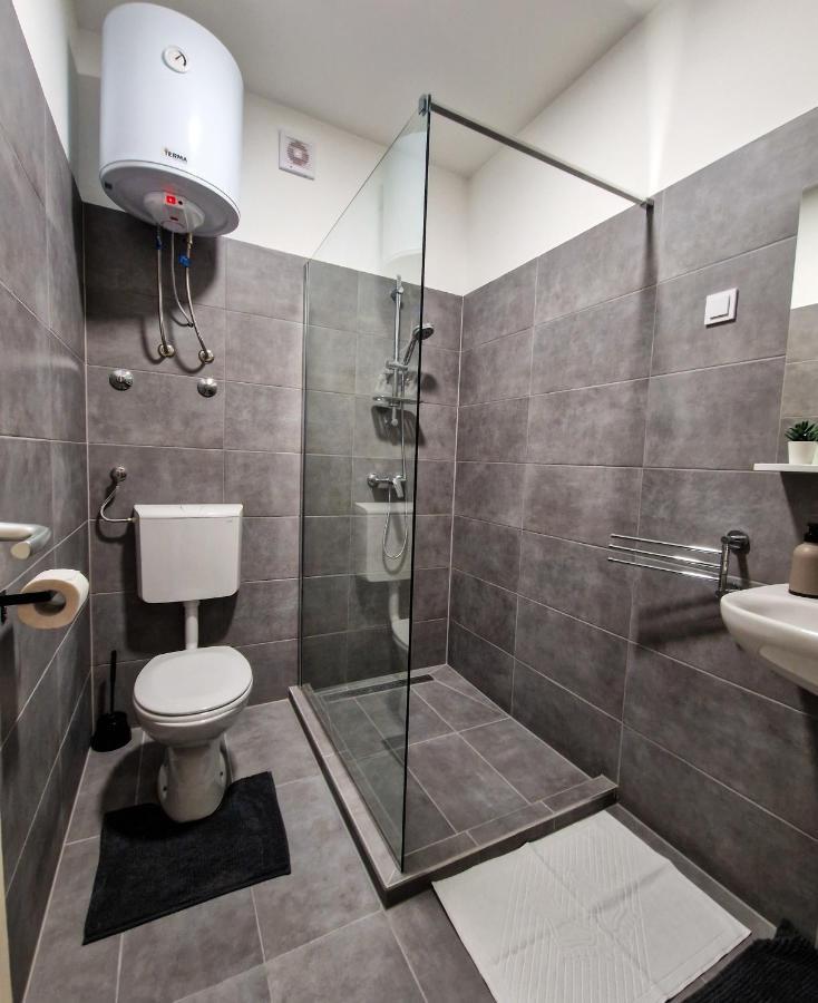 Xxl Rooms Osijek Luaran gambar