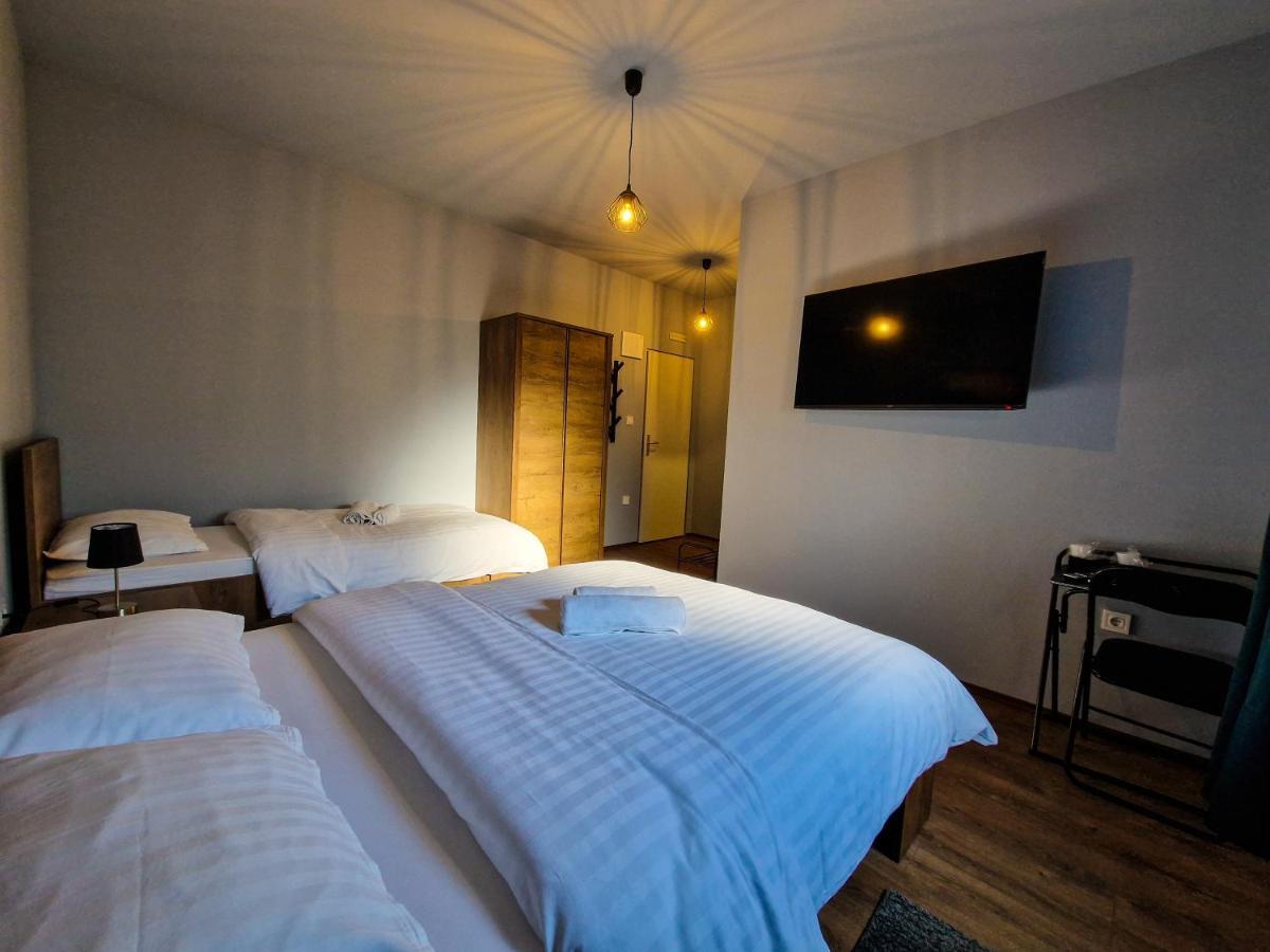 Xxl Rooms Osijek Luaran gambar